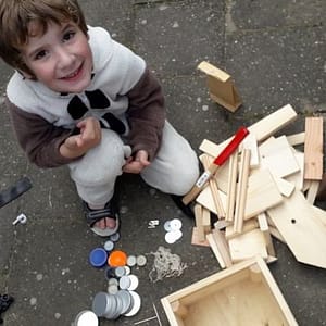 Jurre met zijn Kistje Timmeren
