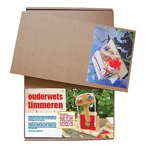 Twee kartonnen dozen vol met materialen om mee te timmeren.