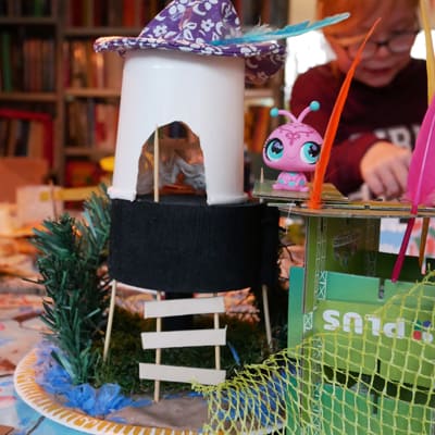boomhutten bouwen tijdens een kinderfeestje