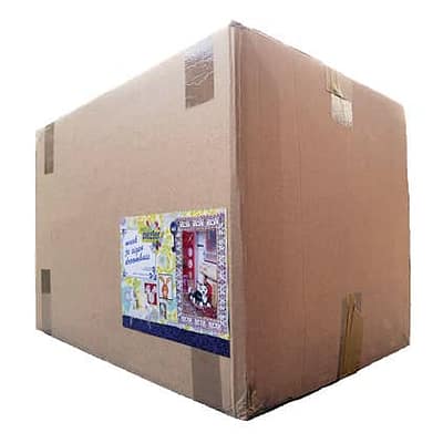Een doos vol materialen voor het Droomhuisfeestje.